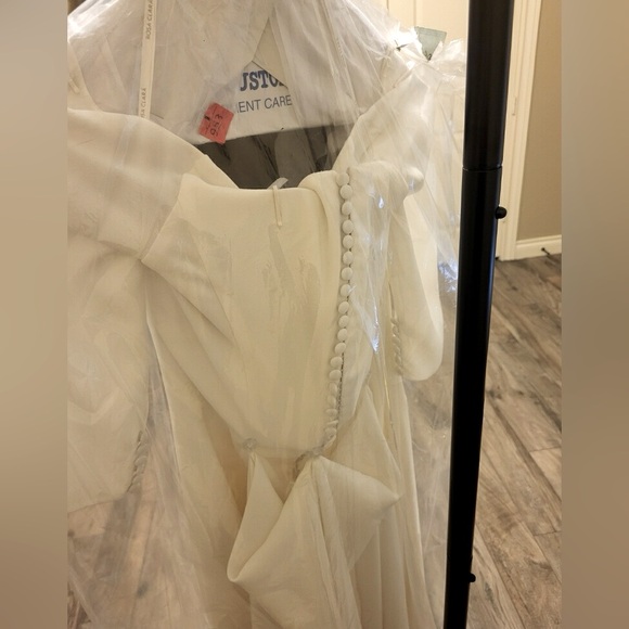 Rosa Clara Capel Wedding Dress & Veil- dress size 8 - Picture 8 of 9